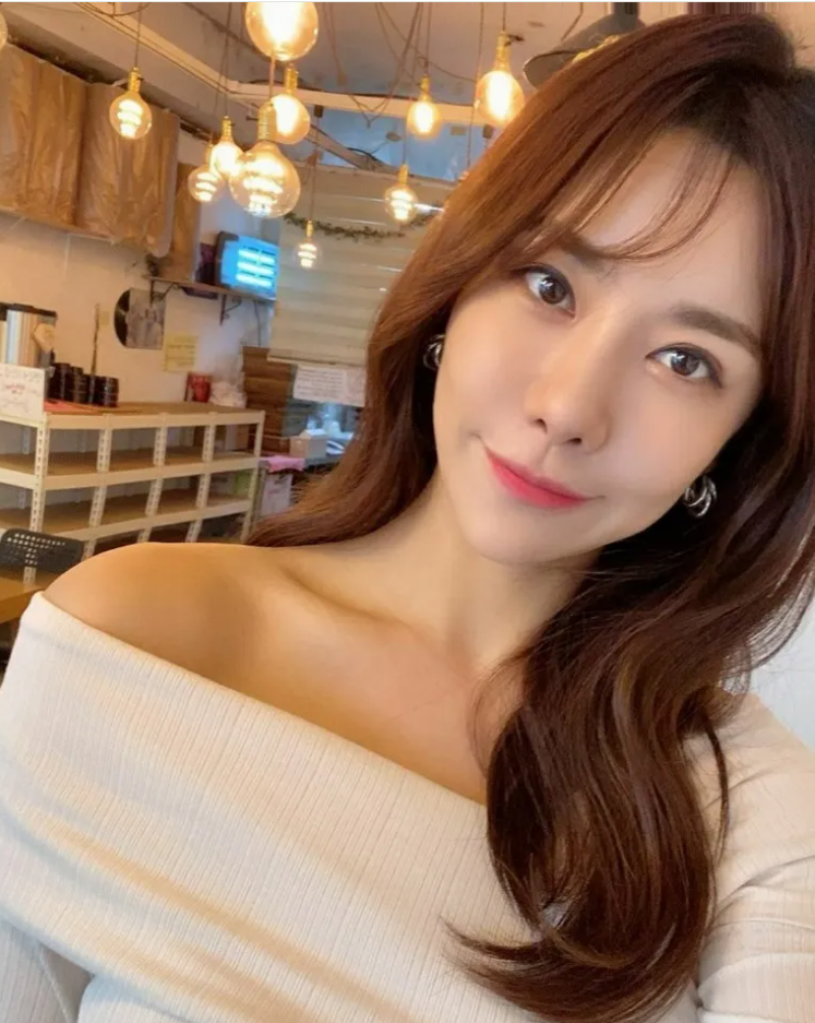 Nữ diễn viên từng thẩm mỹ hỏng: “Lao đầu” vào 8 lần cắt mắt, 3 lần nâng mũi, gọt hàm và nâng ngực- Ảnh 3.