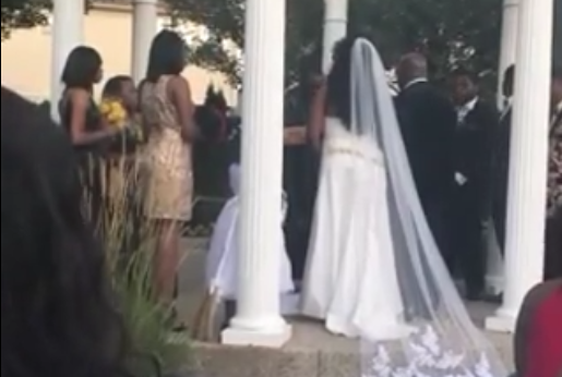 Mỹ: Bạn gái cũ lao thẳng vào đám cưới, tuyên bố sốc với chú rể Mỹ: Bạn gái cũ lao thẳng vào đám cưới, tuyên bố sốc với chú rể