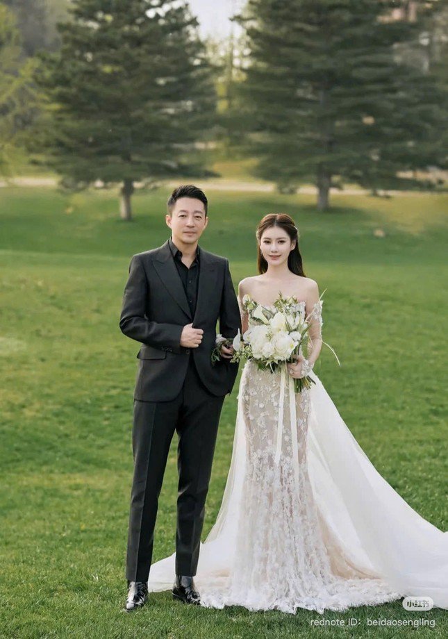 Uông Tiểu Phi đã kết hôn lần hai.