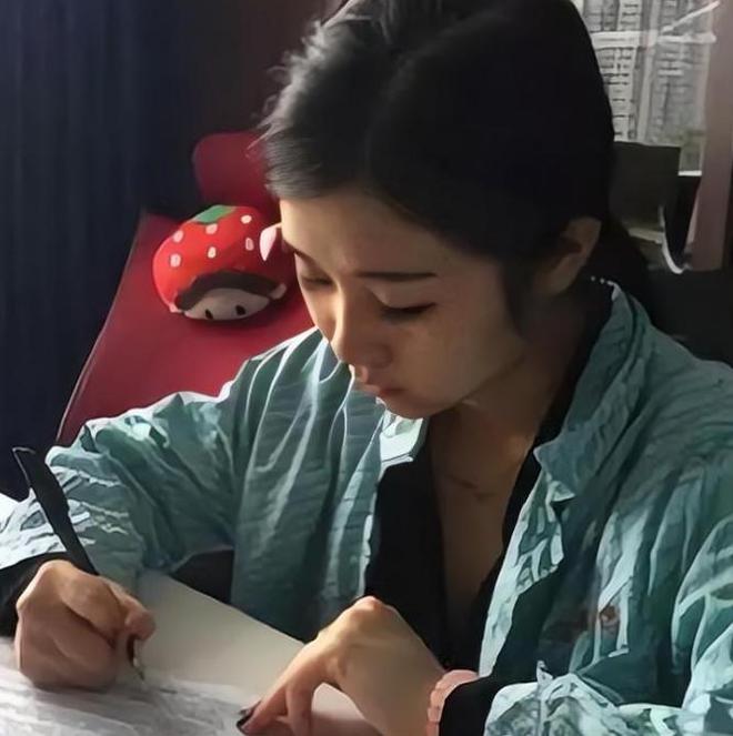 30 tỷ, 8 năm phẫu thuật, làm đám cưới với bác sĩ thẩm mỹ, số phận hot girl xinh đẹp nay ra sao?- Ảnh 3.