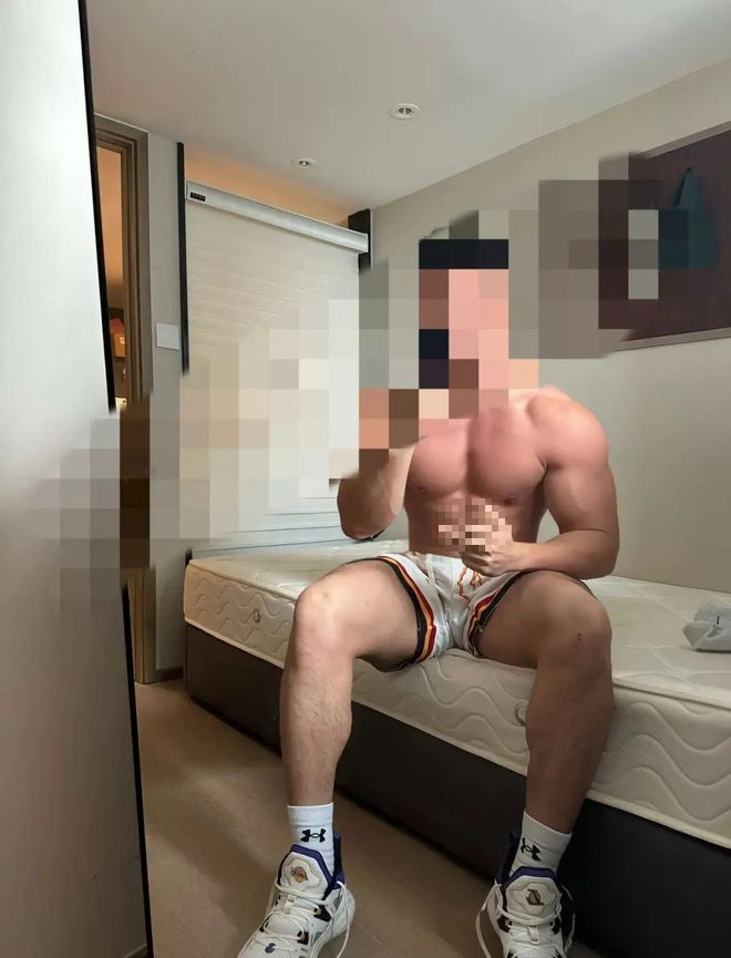 Phát hiện streamer nổi tiếng thường xuyên đăng tư liệu nhạy cảm, dân mạng