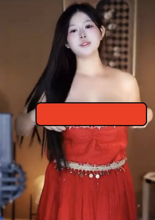 Hết mình vì quà donate, nữ streamer nhảy quá sung, mất kênh sau pha