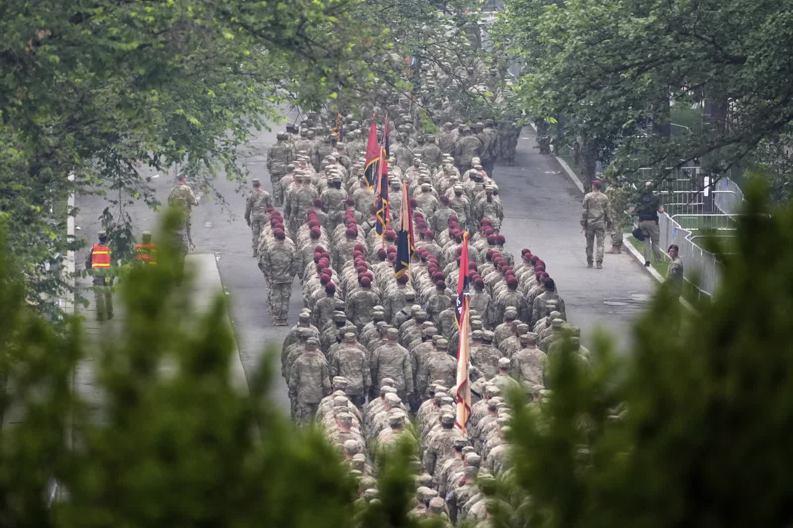 Mỹ duyệt binh rầm rộ bất chấp thời tiết xấu- Ảnh 6.