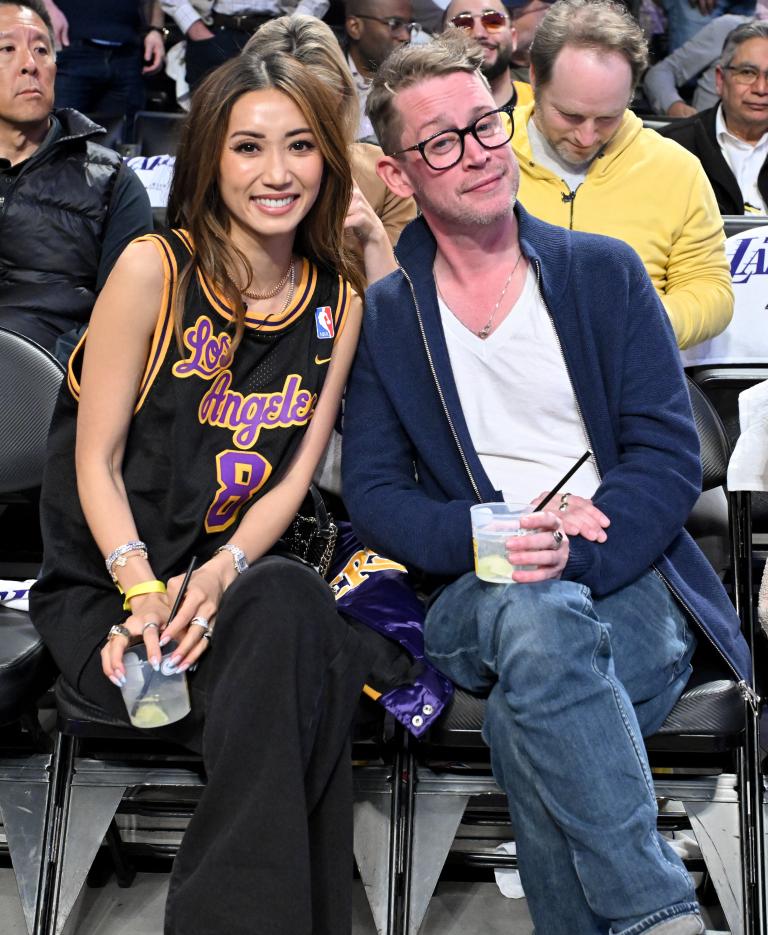 Sốc: “Công chúa Disney” bị anh trai Miley Cyrus tố Sốc: “Công chúa Disney” bị anh trai Miley Cyrus tố