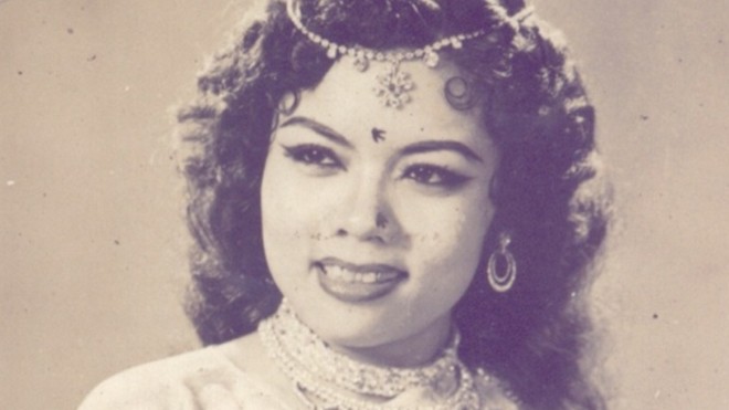 “Tổ nghề sân khấu” ai cũng nể: Xuống 1 câu vọng cổ, khán giả kẹp tiền vào nan quạt ném từ dưới lên- Ảnh 1.