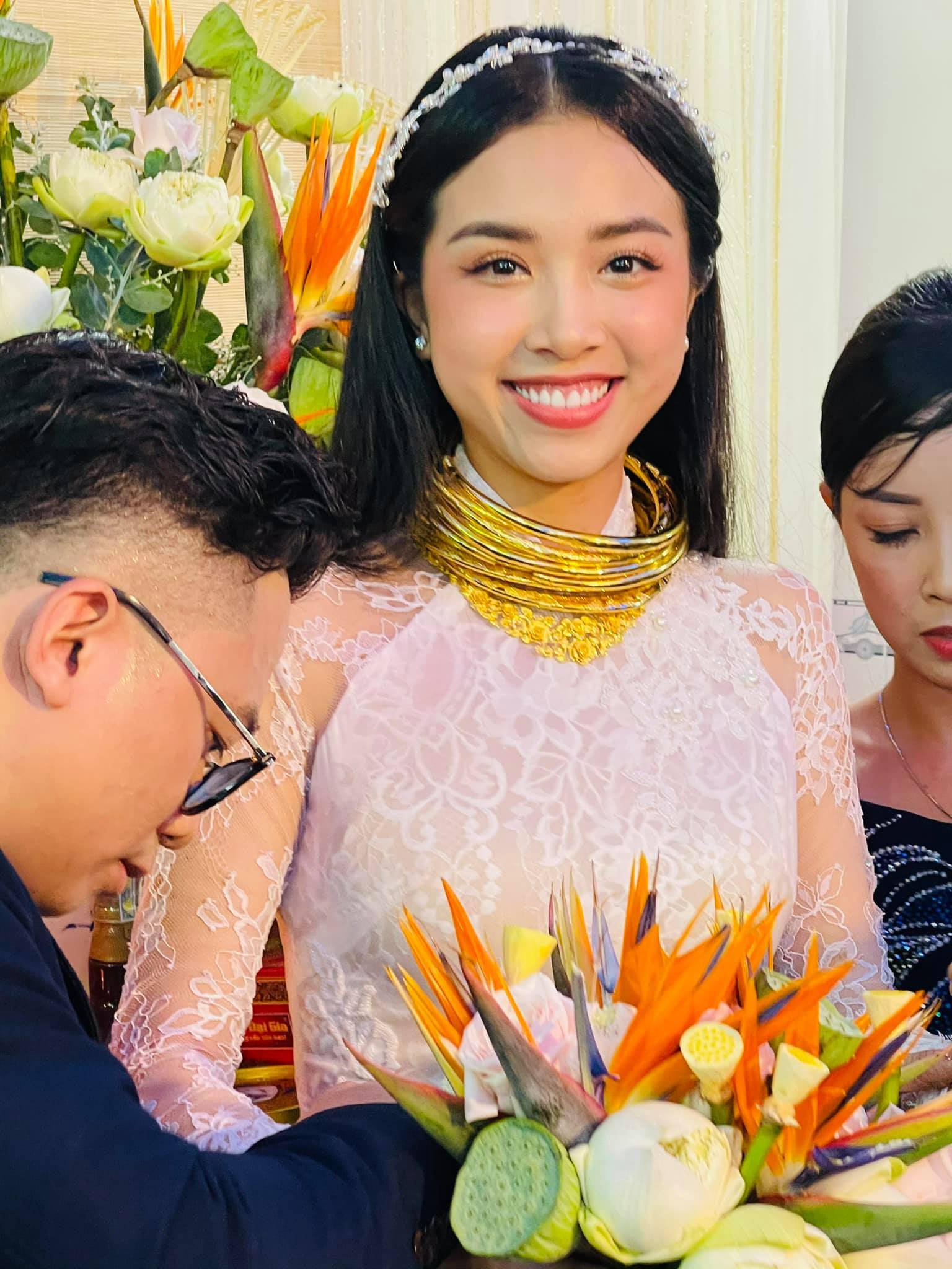 Cô dâu Vbiz được tặng 13 cây vàng hồi môn, tính số lãi chỉ sau 4 năm cưới mà choáng váng- Ảnh 1.