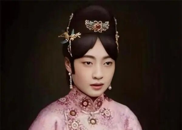 Hoàng hậu Uyển Dung bị hoàng đế Phổ Nghi giam trong