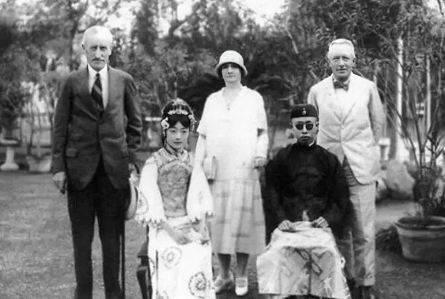 Hoàng hậu Uyển Dung bị hoàng đế Phổ Nghi giam trong