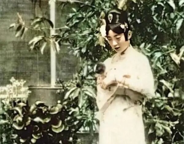 Hoàng hậu Uyển Dung bị hoàng đế Phổ Nghi giam trong