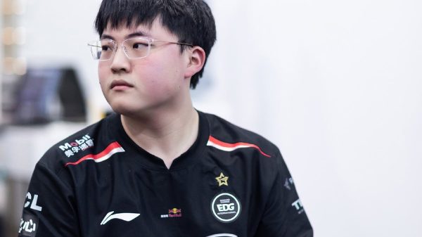 LMHT: Uzi than vãn việc livestream ít người xem nhưng bị khán giả chỉ trích ngược 30 LMHT: Uzi than vãn việc livestream ít người xem nhưng bị khán giả chỉ trích ngược uzi livestream 5 lcxgjpg