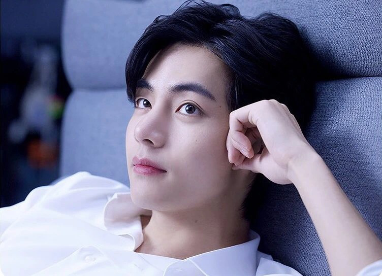 Thiếu gia tài phiệt đang cực hot vì giống cả showbiz: Nhìn thẳng tưởng Cha Eun Woo, ngó ngang lại ra V (BTS)- Ảnh 7.