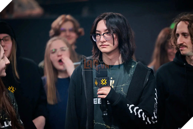 Nữ tuyển thủ VALORANT nổi tiếng bị cáo buộc tấn công và cưỡng ép bạn gái cũ