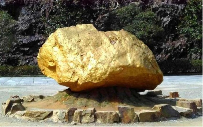 Công nhân báo phát hiện khối vàng 45 tấn trị giá hơn 44.000 tỷ đồng, chính quyền phong tỏa khẩn cấp công viên- Ảnh 4. Công nhân báo phát hiện khối vàng 45 tấn trị giá hơn 44.000 tỷ đồng, chính quyền phong tỏa khẩn cấp công viên- Ảnh 4.