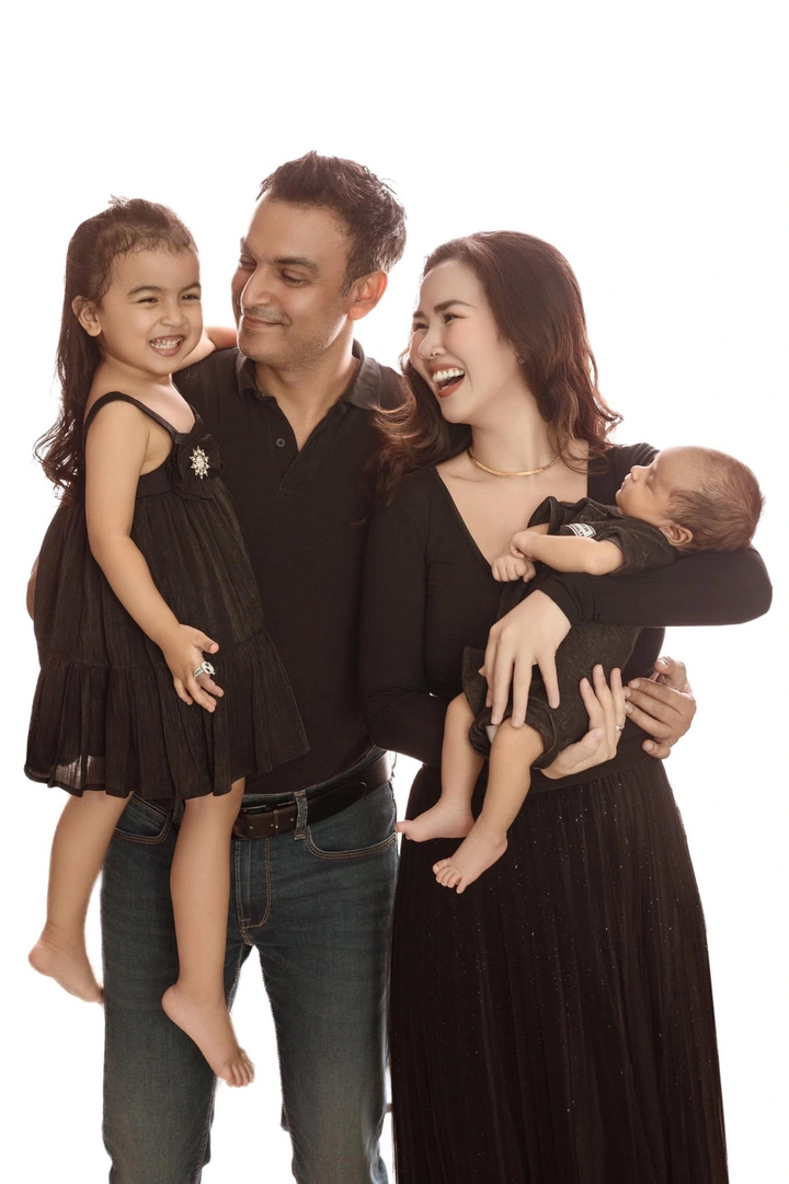 Ca sĩ hát hit 3,1 tỷ views: Viên mãn với chồng Ấn, được tặng kim cương đều tay- Ảnh 3. Ca sĩ hát hit 3,1 tỷ views: Viên mãn với chồng Ấn, được tặng kim cương đều tay- Ảnh 3.