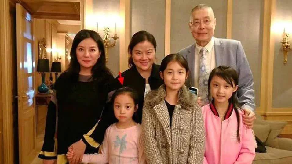 Ai cũng bảo Triệu Vy nuôi con giản dị, soi hình ảnh mới nhất ngã ngửa: Cuối cùng cũng sống đúng con nhà đại gia- Ảnh 1.