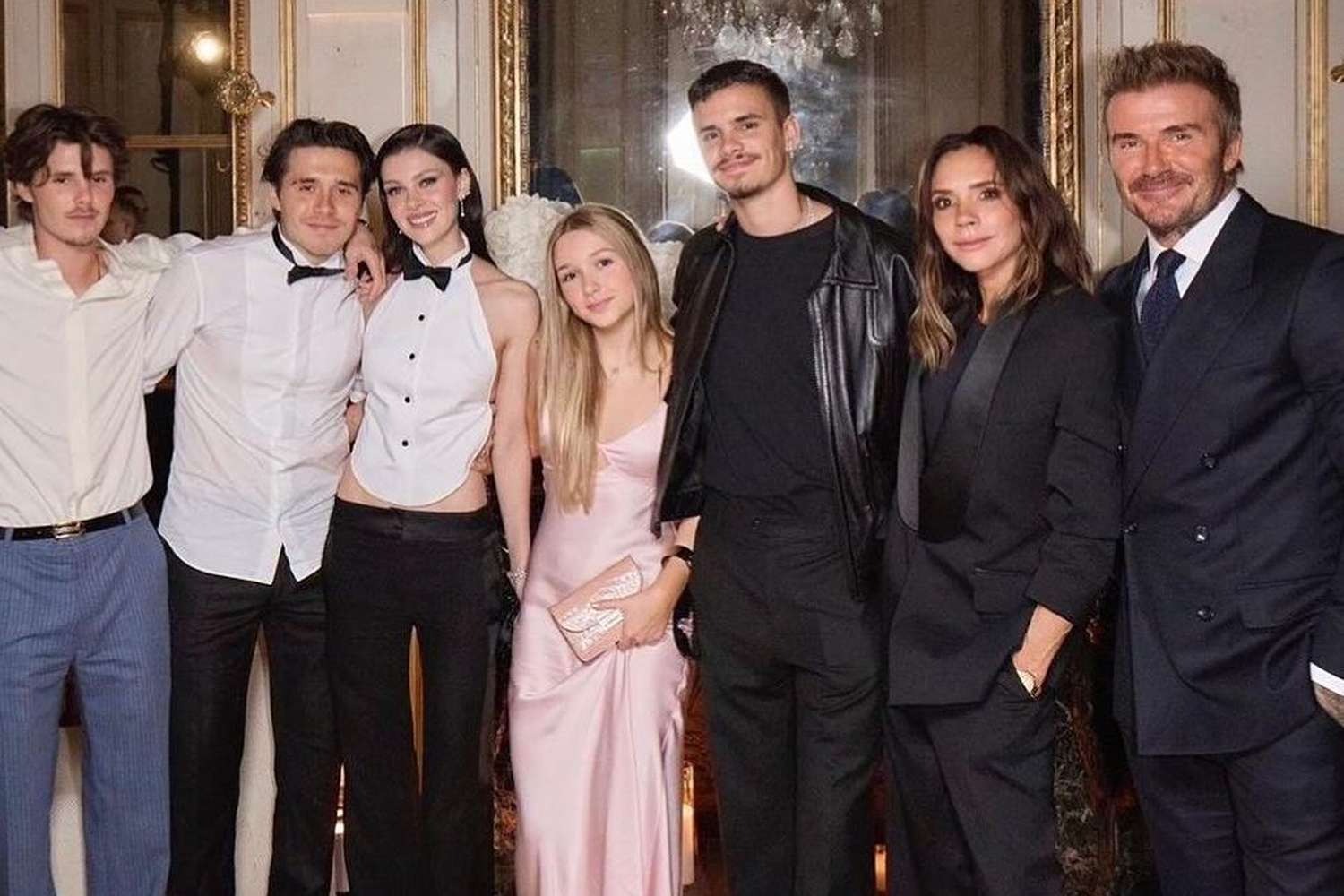 Victoria Beckham nôn nóng làm lành với Brooklyn lắm rồi: Đưa cậu cả lên phim, khẳng định là ưu tiên hàng đầu!- Ảnh 2. Victoria Beckham nôn nóng làm lành với Brooklyn lắm rồi: Đưa cậu cả lên phim, khẳng định là ưu tiên hàng đầu!- Ảnh 2.