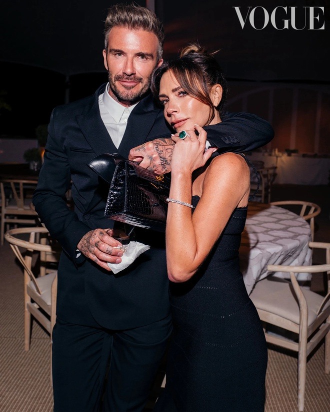 Biến căng cho Victoria Beckham: Con dâu chiêu trò hành