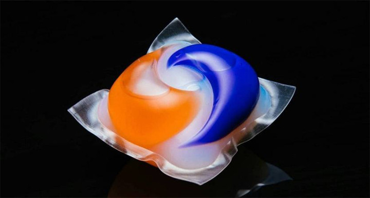 Viên giặt vỡ bắn vào mắt, người phụ nữ gần như mù một bên- Ảnh 1.