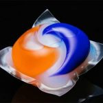 Viên giặt vỡ bắn vào mắt, người phụ nữ gần như mù một bên vien giat 09265631 1763956792672 17639567932161048509753