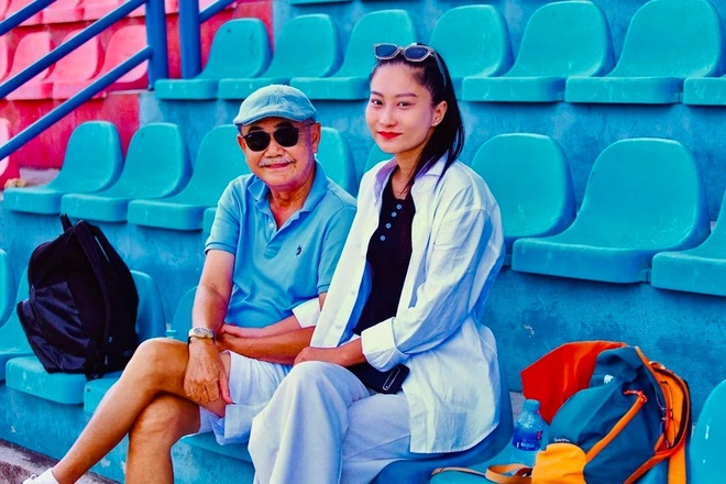 Nữ học trò ngầm xác nhận chuyện hẹn hò với sao nam Vbiz U70?- Ảnh 3.