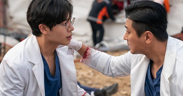 Phim Hàn gây bão toàn cầu nhất định phải xem dịp Tết, 1 mỹ nam đẹp ăn đứt truyện tranh gây sốt MXH view trung tam cham soc chan thuong the trauma code heroes on call 3 e1737891438119 1738240791485 17382407916331094351281 125 128 765 1351 crop 1738240875053262211683jpg