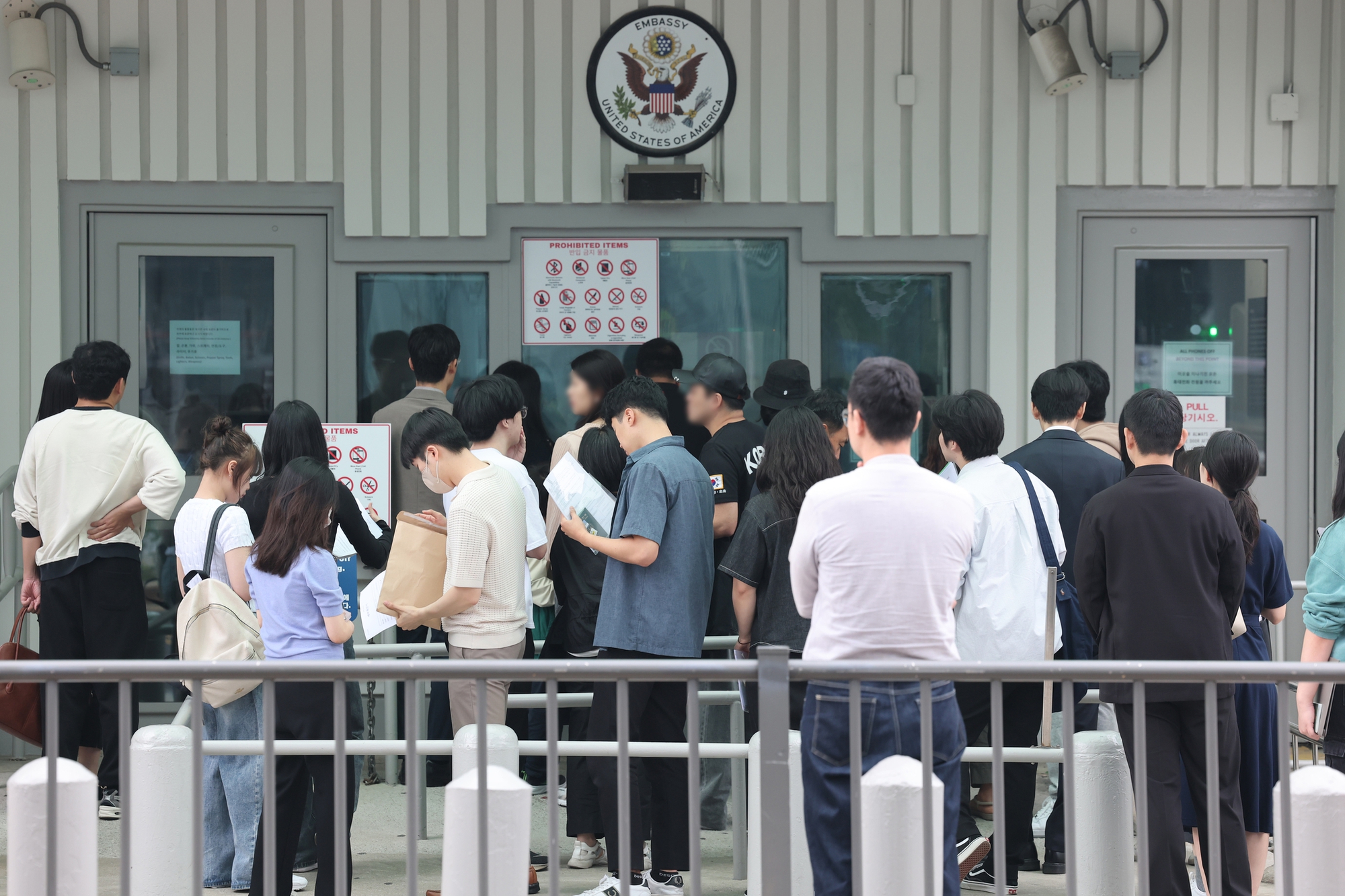 Nối lại lịch hẹn phỏng vấn thị thực sinh viên, Mỹ chú trọng kiểm tra gì?- Ảnh 1. Nối lại lịch hẹn phỏng vấn thị thực sinh viên, Mỹ chú trọng kiểm tra gì?- Ảnh 1.