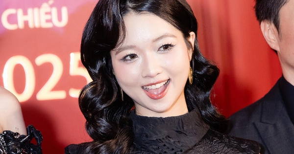 Clip hot: Sao nhí đắt show nhất Việt Nam dậy thì thành đại mỹ nhân, đứng thở thôi cũng cuốn trôi mọi ánh nhìn vita1318 1757435244282515274169 216 0 931 1365 crop 17574352599322142534467jpg