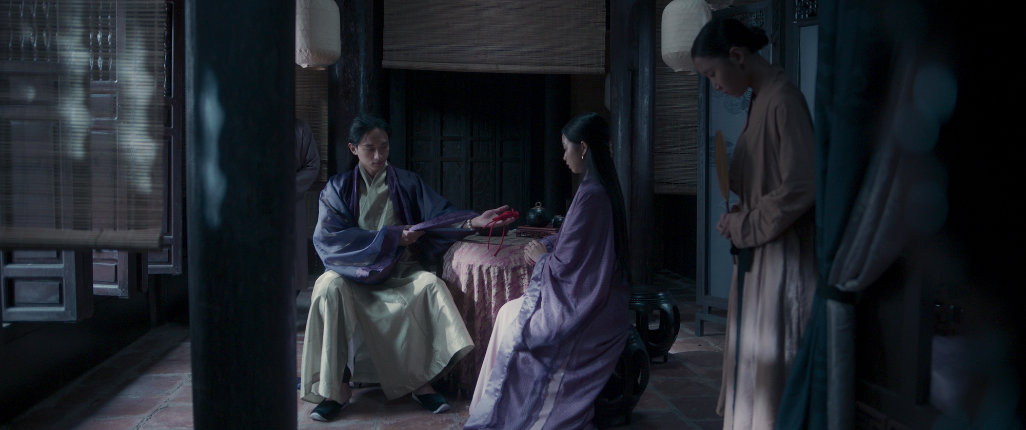 Lâu lắm mới thấy 1 mỹ nhân Việt đóng cổ trang đẹp cỡ này, đến cảnh tơi tả nhất vẫn hoàn mỹ mới tài- Ảnh 4.