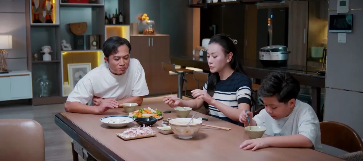 Cách Phương Oanh hết lòng tận tụy, hy sinh cho chồng- Ảnh 1. Cách Phương Oanh hết lòng tận tụy, hy sinh cho chồng- Ảnh 1.