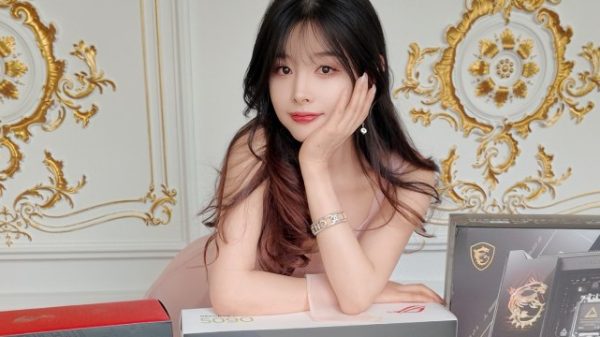 Doinb được vợ xinh tặng quà siêu khủng khiến nhiều game thủ phải ghen tỵ vo doinb tang qua 3jpg