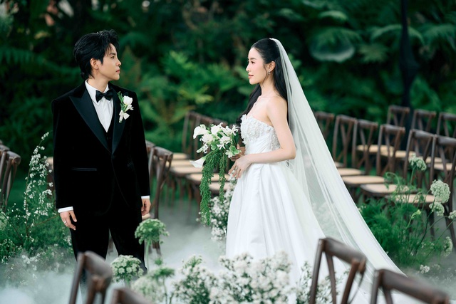 vu-cat-tuong-2-1739497148659-17394971488531436026576-17397171134261316590669 "Ông mai" sắp xếp cuộc gặp gỡ định mệnh giữa Vũ Cát Tường và vợ 5 năm trước là ai? vu cat tuong 2 1739497148659 17394971488531436026576 17397171134261316590669