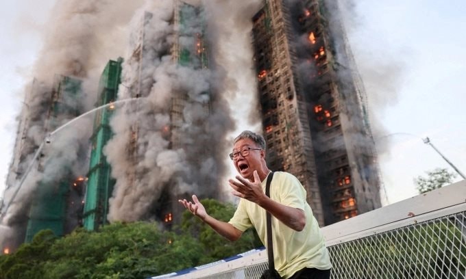 Vụ cháy chung cư ở Hong Kong: Vì sao đặc khu giàu có vẫn dùng giàn giáo từ thời Vạn Lý Trường Thành?- Ảnh 1. Vụ cháy chung cư ở Hong Kong: Vì sao đặc khu giàu có vẫn dùng giàn giáo từ thời Vạn Lý Trường Thành?- Ảnh 1.