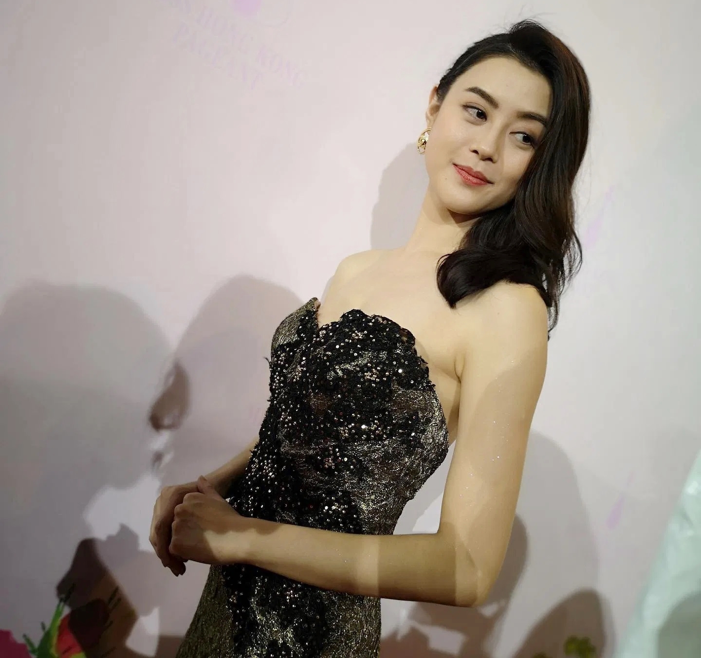 Bắt gặp mỹ nhân từng thi Hoa hậu ăn thức ăn thừa ở nhà hàng, đóng phim nhiều năm vẫn không đủ sống- Ảnh 5. Bắt gặp mỹ nhân từng thi Hoa hậu ăn thức ăn thừa ở nhà hàng, đóng phim nhiều năm vẫn không đủ sống- Ảnh 5.