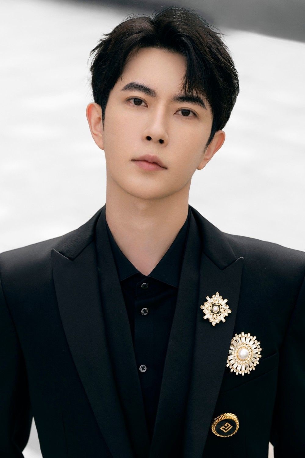 Vụ nam diễn viên ngã lầu tử vong: 1 ca sĩ