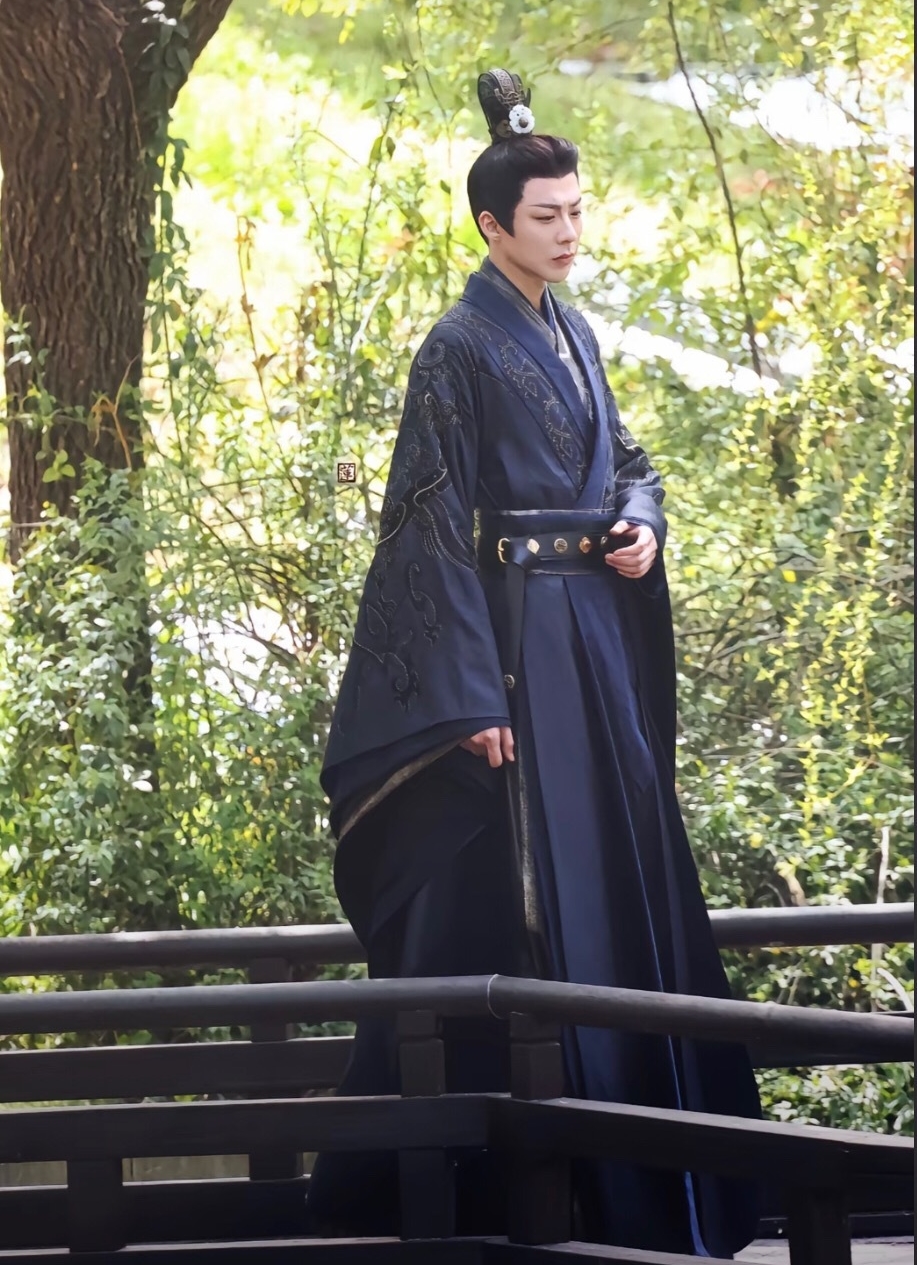 Phim ngôn tình ngược tâm gây sốt MXH: Nam chính body đẹp đến nghẹt thở, nữ chính hot bậc nhất 2025- Ảnh 6.