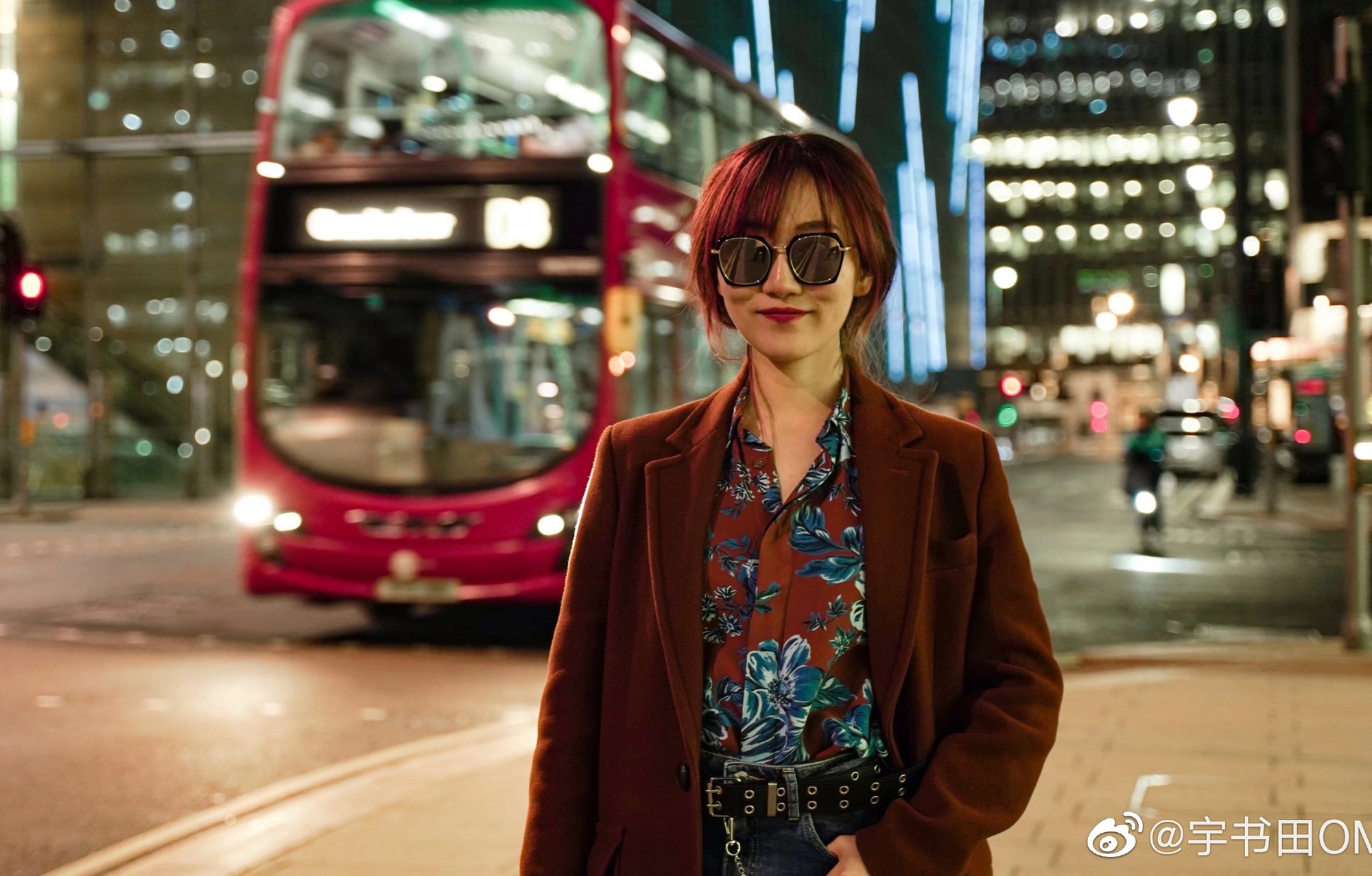 Bắt gặp nữ diễn viên có bằng thạc sĩ đi phát tờ rơi ngoài đường, đóng 1.000 bộ phim vẫn phải chạy ăn từng bữa- Ảnh 2.