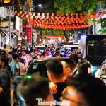 Biển người đổ về phố cổ Hà Nội vui tết Trung thu vui trung thu 2 1759623420 129 width1390height869