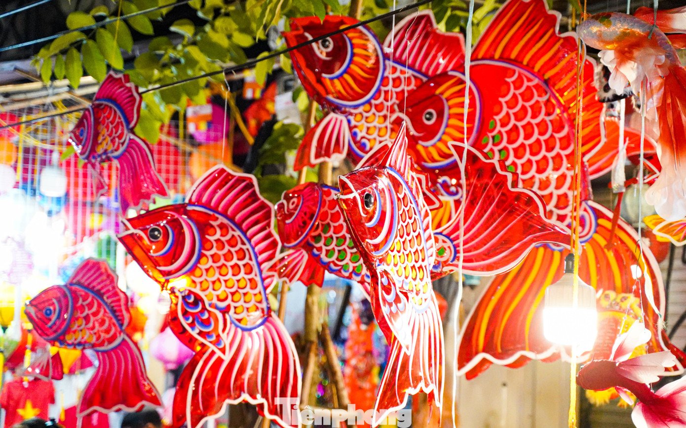 Biển người đổ về phố cổ Hà Nội vui tết Trung thu - 6