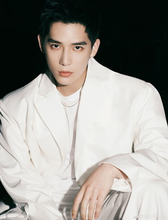 Ngu Thư Hân càng bóc càng ra phốt: Bị tố hại 1 sao nữ