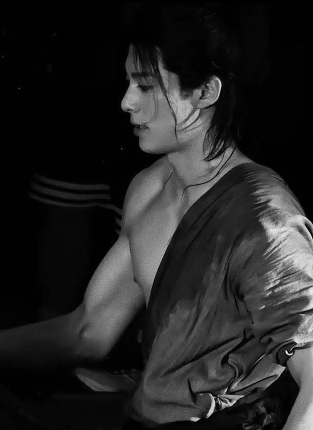 Hiếm lắm mới có mỹ nam được khen đẹp như