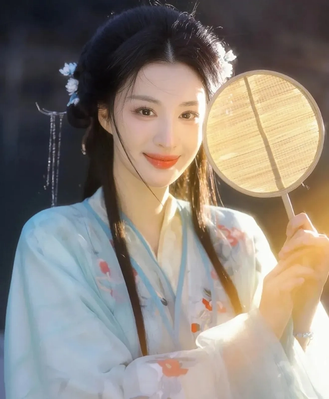 Nhan sắc tuyệt mỹ giúp Vương Sở Nhiên gây sốt- Ảnh 13.