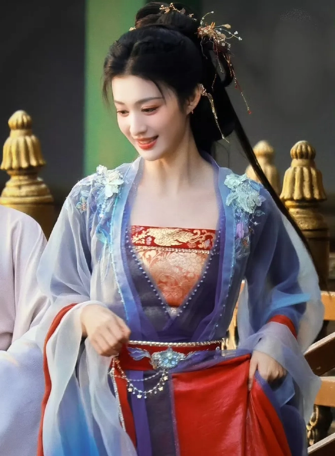 Nhan sắc tuyệt mỹ giúp Vương Sở Nhiên gây sốt- Ảnh 10.