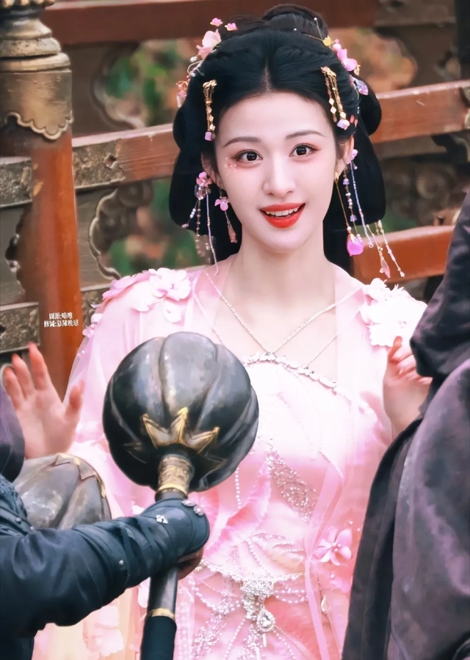 Nhan sắc tuyệt mỹ giúp Vương Sở Nhiên gây sốt- Ảnh 11.