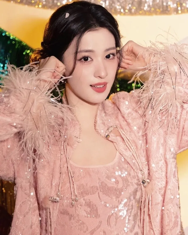 Nhan sắc tuyệt mỹ giúp Vương Sở Nhiên gây sốt- Ảnh 16.
