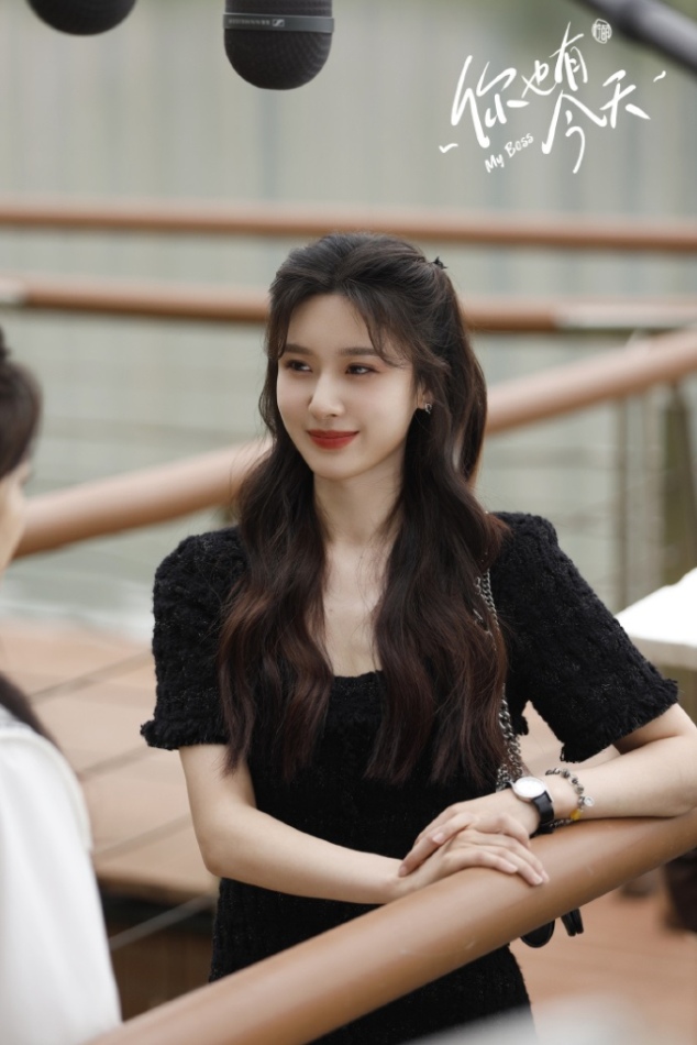 10 thiên kim tiểu thư đẹp nhất Trung Quốc: Lưu Diệc Phi sao mà sang dữ vậy, hạng 1 đẳng cấp không ai chê nổi- Ảnh 5. 10 thiên kim tiểu thư đẹp nhất Trung Quốc: Lưu Diệc Phi sao mà sang dữ vậy, hạng 1 đẳng cấp không ai chê nổi- Ảnh 5.