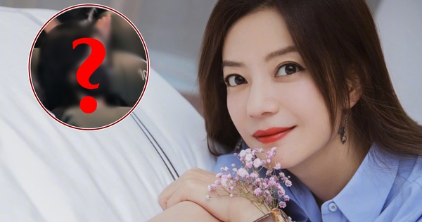 Bắt gặp Triệu Vy hẹn hò với người đàn ông giấu mặt, danh tính khiến ai cũng phải thốt lên "không thể tin nổi" 25 Bắt gặp Triệu Vy hẹn hò với người đàn ông giấu mặt, danh tính khiến ai cũng phải thốt lên "không thể tin nổi" vyava5a 1746059917692273140556 32 0 1079 2000 crop 17460599444741727256951jpg