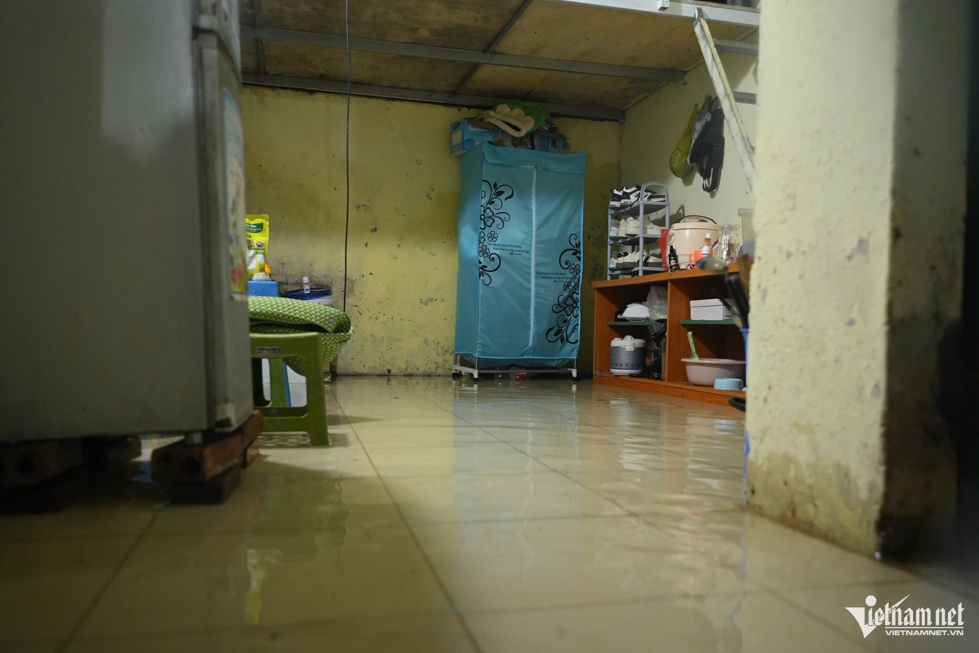 Đêm 'khó ngủ' ở con ngõ Hà Nội ngập sâu, cả nhà 7 người chen chúc trên gác xép - 11