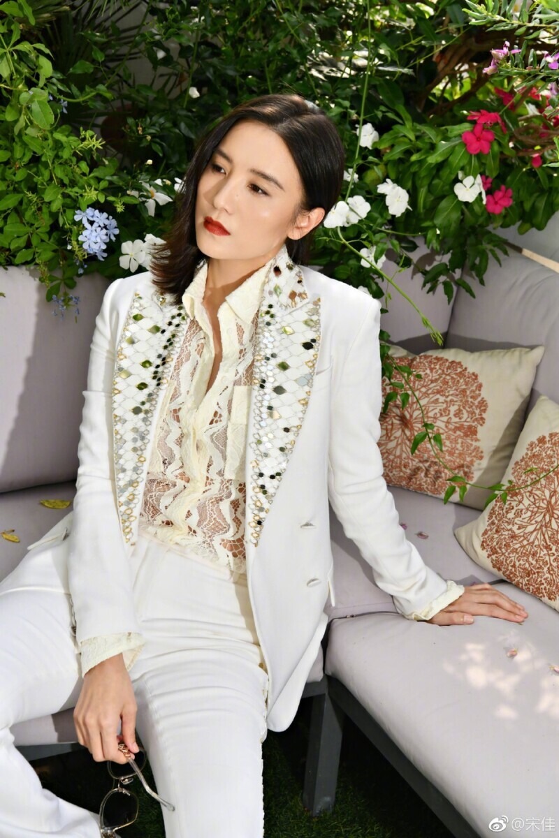 Bị chửi là “tiểu tam lên giường đổi vai”, giờ tái xuất giành Thị hậu: Cú tát ngược khiến cả Cbiz phải im lặng- Ảnh 4.