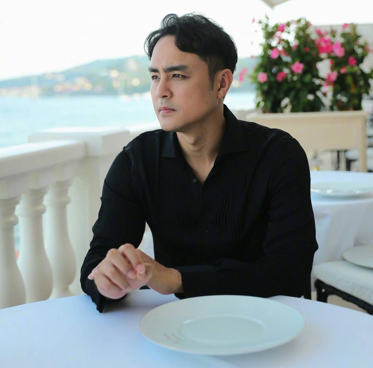 "Hoàng tử châu Á" khốn khổ vì anh trai quẫn trí giết cả gia đình, nghi thuộc đường dây đa cấp lừa đảo, visual sau 20 năm ra sao? w1200 1753537002829 1753537003132870954801