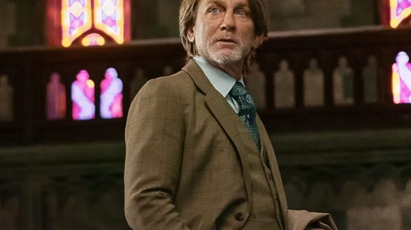 Netflix Phát Hành Trò Chơi Dead Man’s Party: A Knives Out Game Kèm Theo Phim Mới wake up dead man32 zvlgjpg